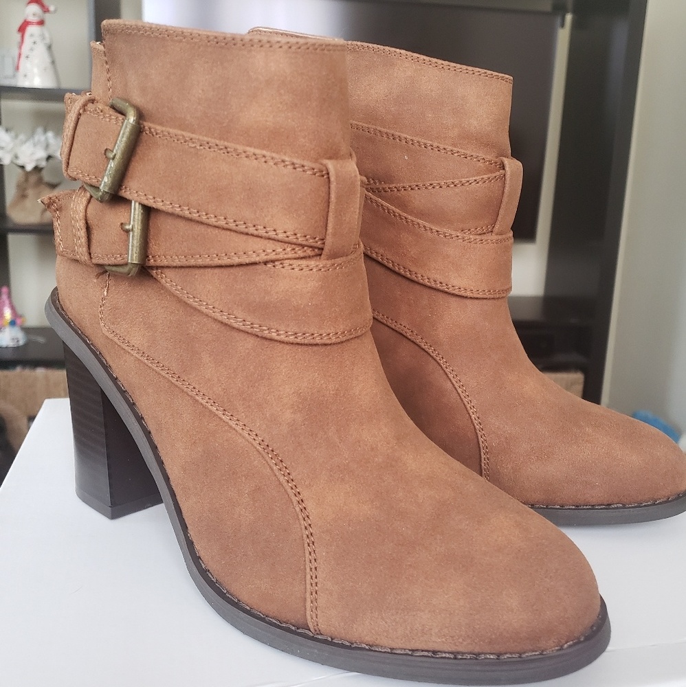 BRAND NEW - Cognac Size 9 Block Heel Bootie